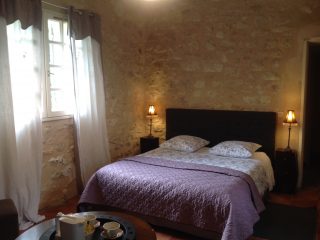 chambre angillon, le prieure de mouquet Créon-Sadirac, chambre 1 lit double, fr