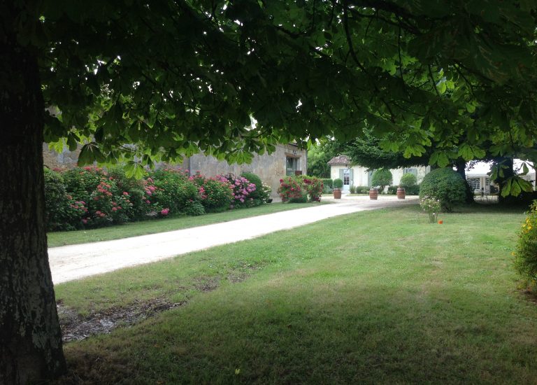 gite et chambres d'hotes, le prieure de mouquet Créon-Sadirac, allée